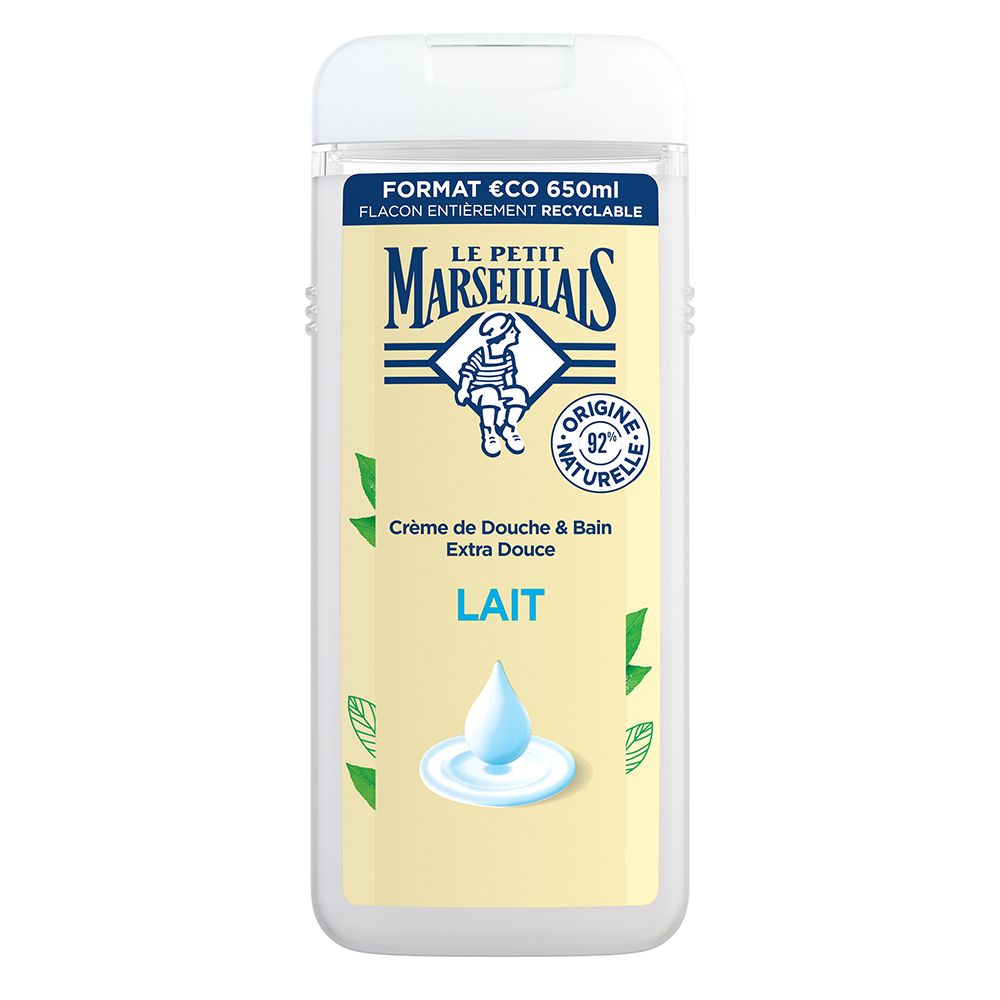 Flacon de gel douche Le Petit Marseillais. Forme rectangulaire, bouchon blanc. Inscription: Lait, 92% d'origine naturelle.