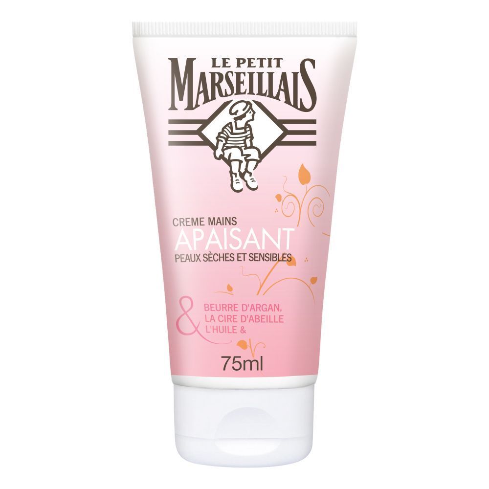 Tube de crème rose. Inscription: Le Petit Marseillais. Crème Mains Apaisant. Pour peaux sèches et sensibles.