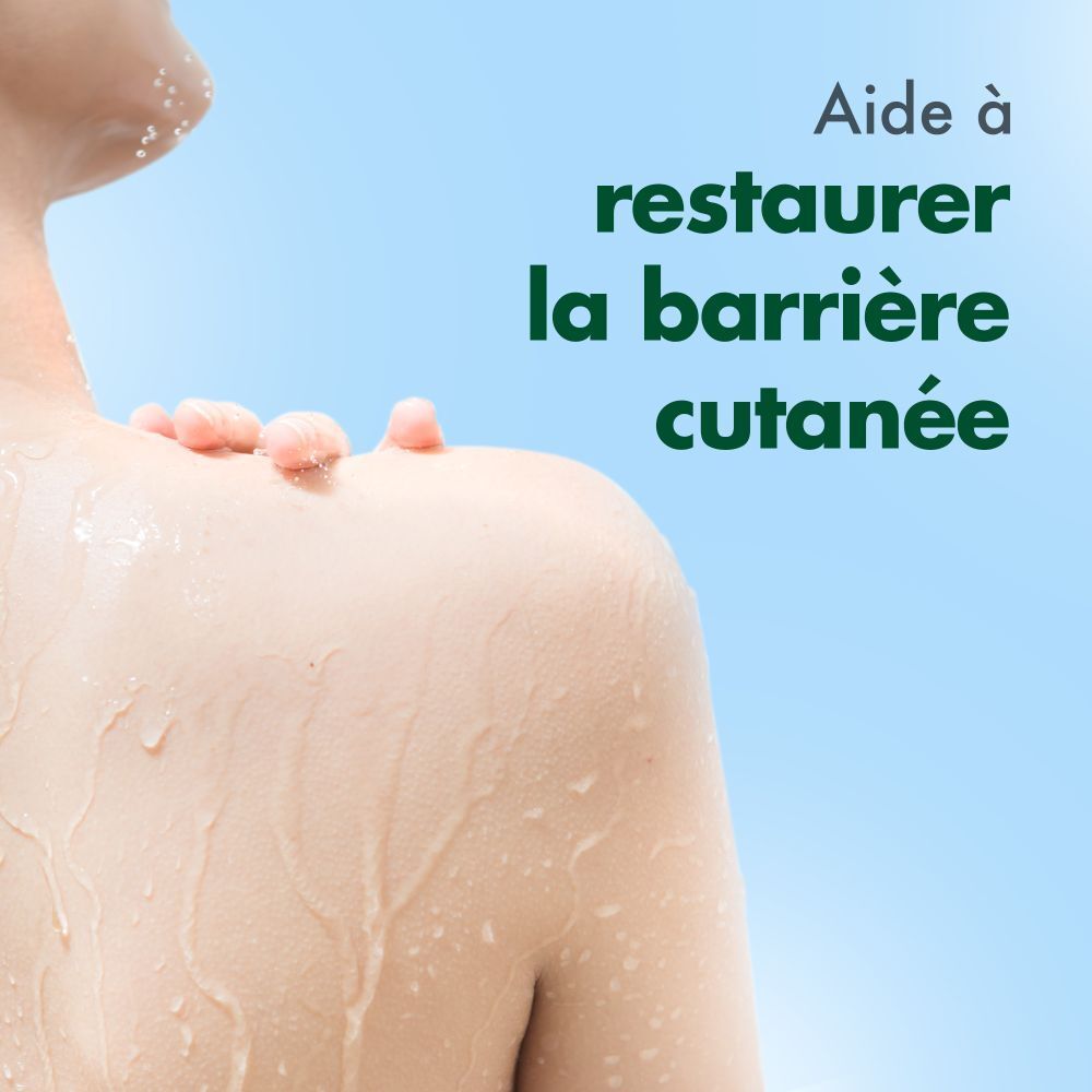 Dos d'une personne avec de l'eau. Texte: Aide à restaurer la barrière cutanée.
