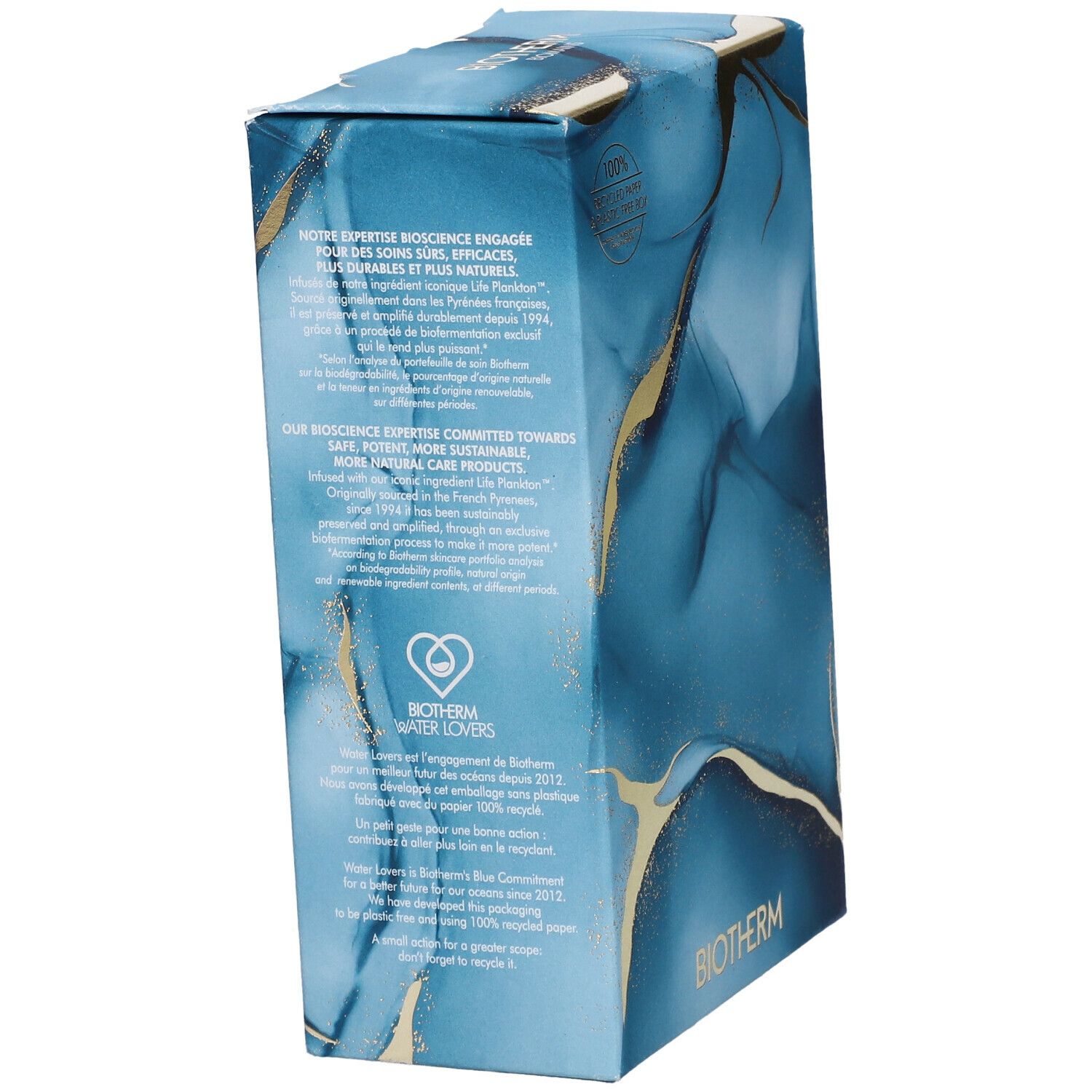 Coffret cadeau bleu avec des accents dorés. Texte : BIOTHERM Water Lovers. Informations sur le développement durable.