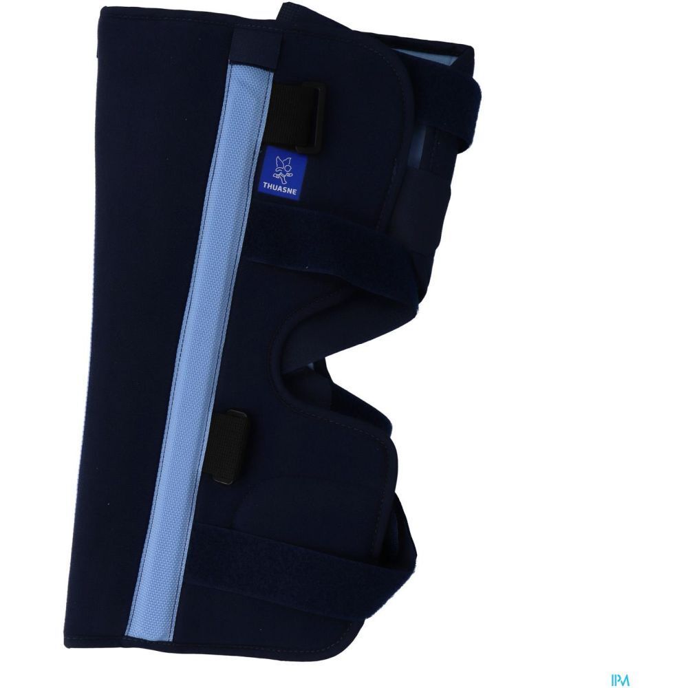 Orthèse de genou bleu foncé, vue latérale, avec bandes bleues et fermetures velcro. Logo THUSANE.