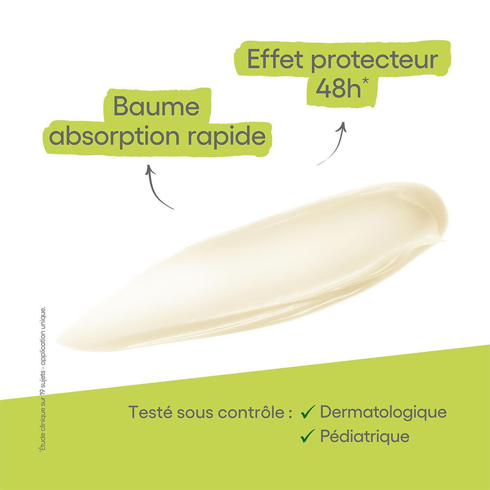 Application du produit. Texte : Absorption rapide, testé dermatologiquement et pédiatriquement.
