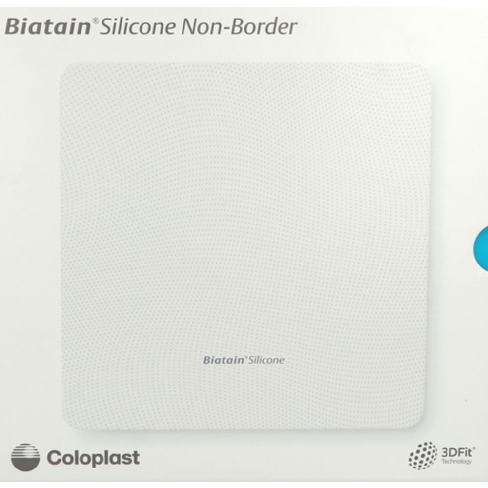 Pansement carré blanc en silicone. Marque : Biatain Silicone Non-Border. Fabricant : Coloplast. Technologie 3D-Fit.