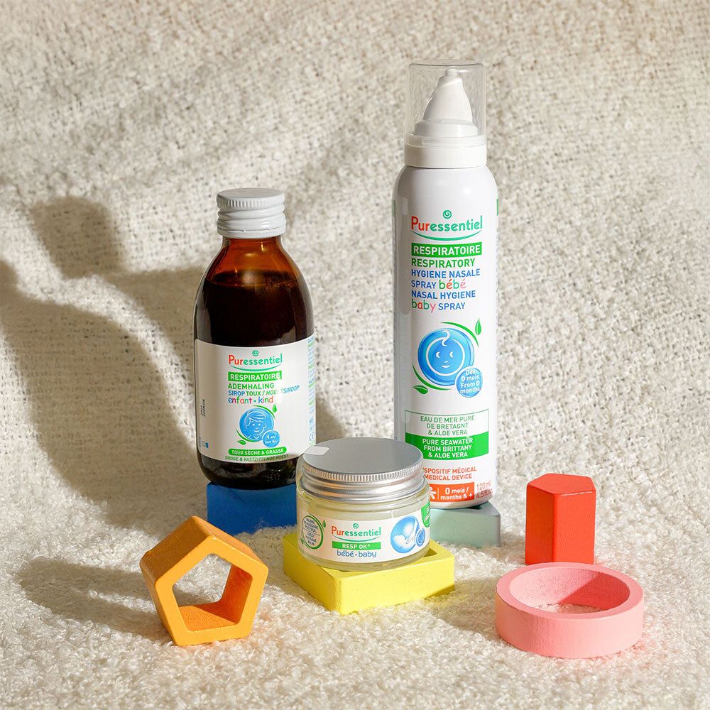 Divers produits, dont un baume. Inscription : PURESSENTIEL RESP OK, bébé baby.