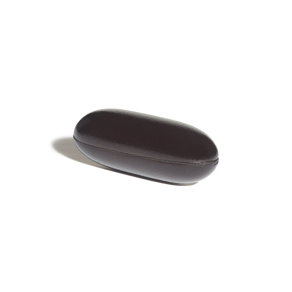 Une gélule oblongue, marron. Sur fond blanc.