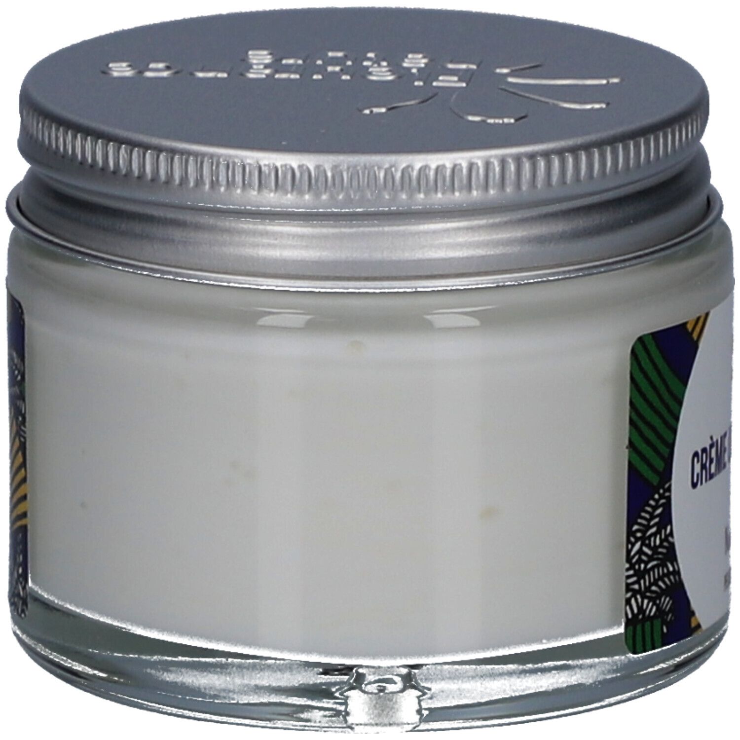Vue latérale du pot de crème avec couvercle argenté. Crème visible. Étiquette avec texte et motifs.