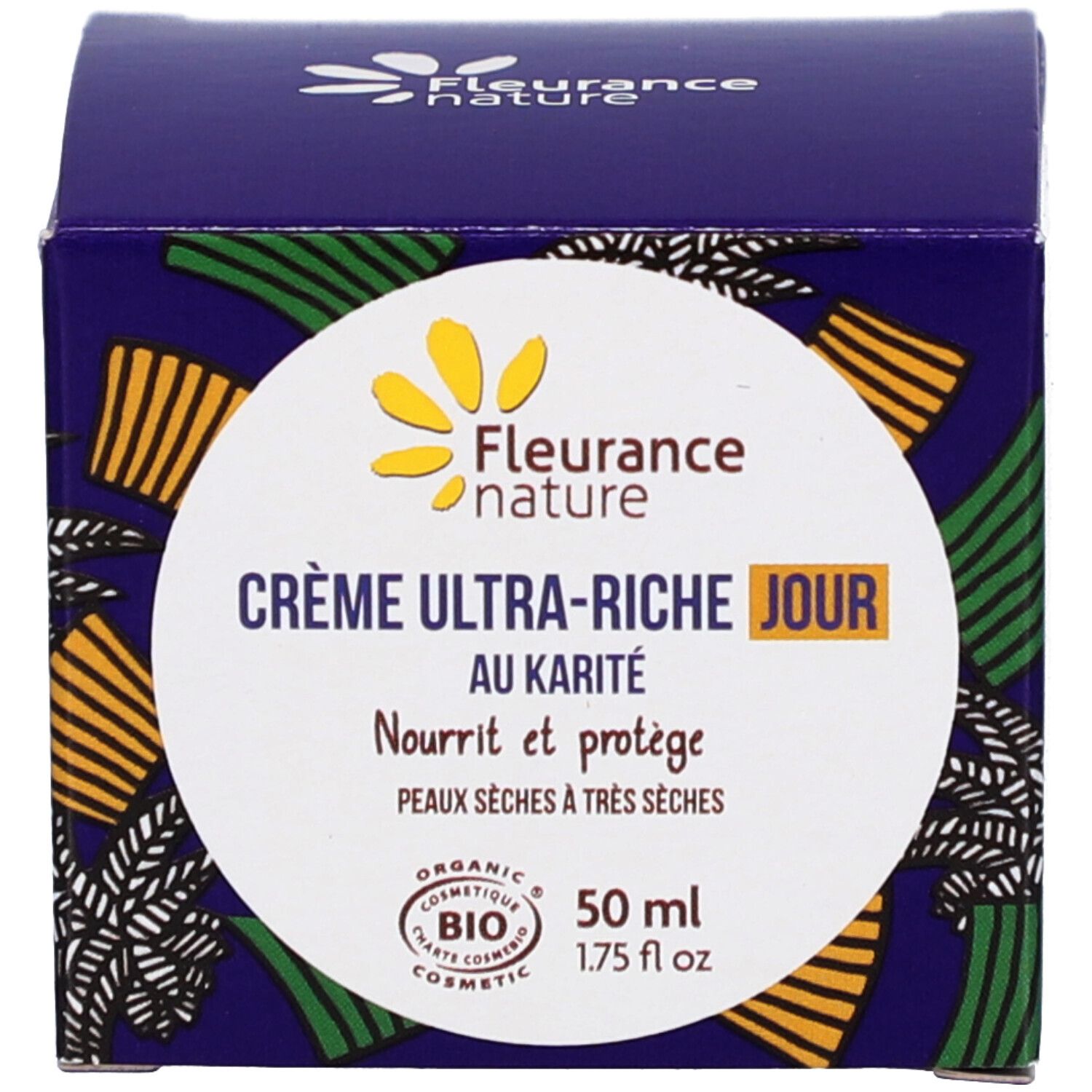Boîte avec texte : "Crème Ultra-Riche Jour au Karité". Certification bio. 50 ml. Motifs sur fond bleu.