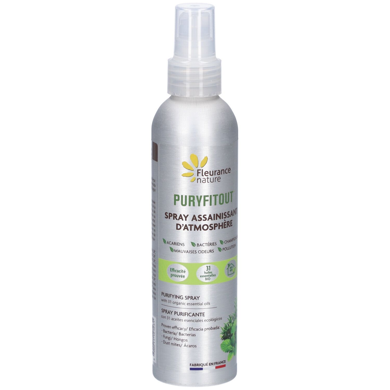 Flacon spray argenté, étiquette verte. Texte: PURYFITOUT, Spray assainissant d'atmosphère. Contient 31 huiles essentielles.