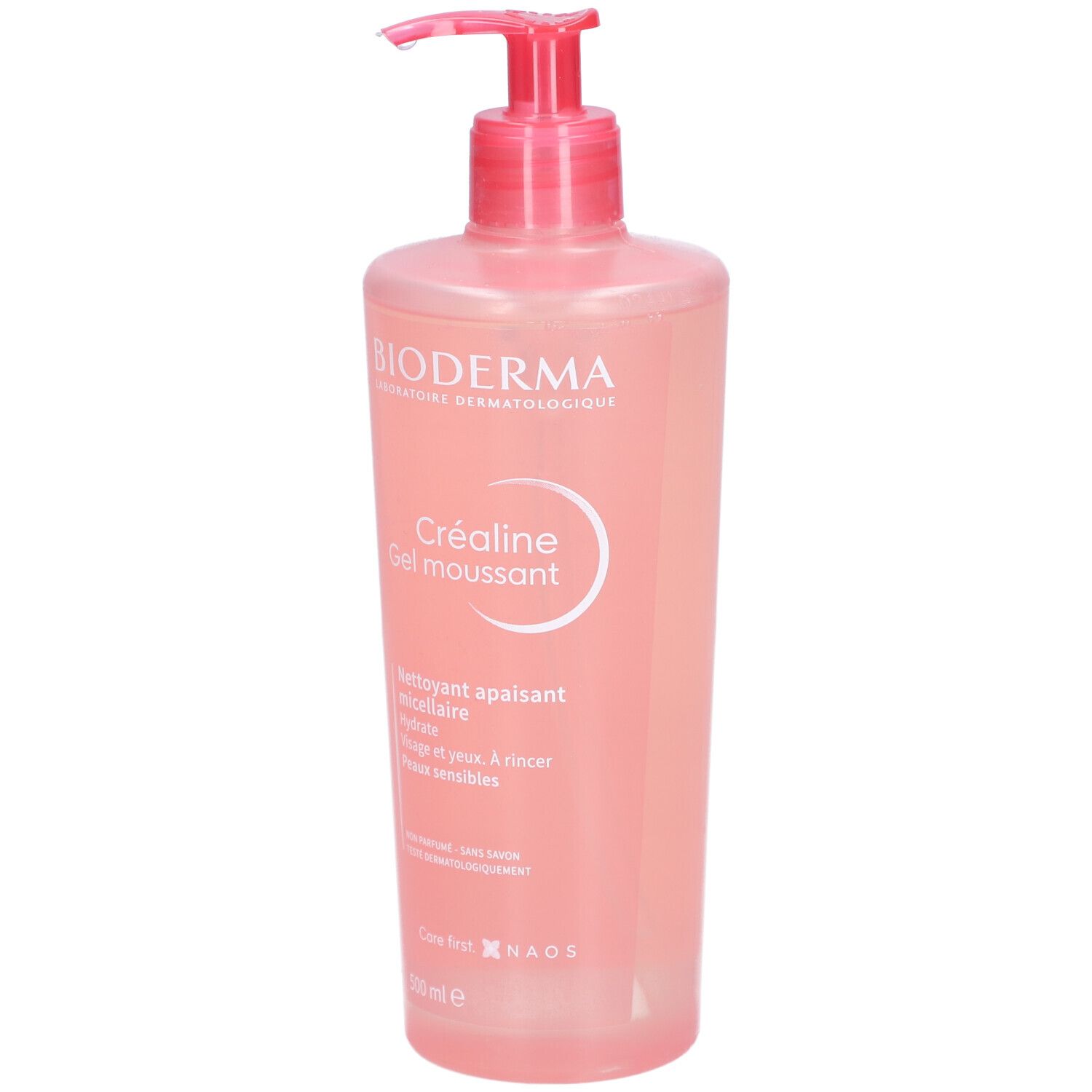 Flacon rose avec pompe. Inscription: BIODERMA, Créaline Gel moussant. Gel micellaire nettoyant pour peaux sensibles.