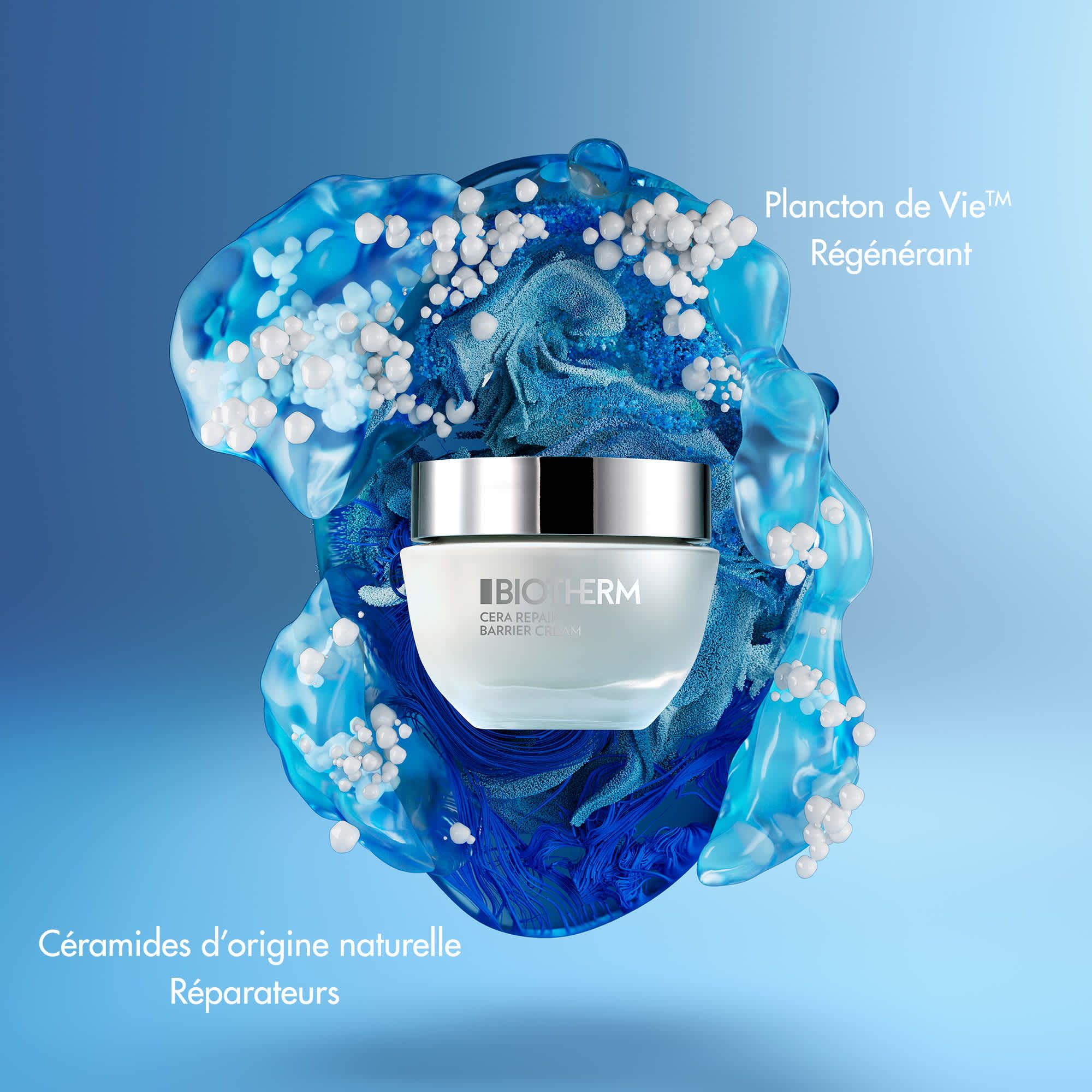 Pot de produit sur fond bleu avec éléments bleus et blancs. BIOTHERM Cera Repair Barrier Cream.