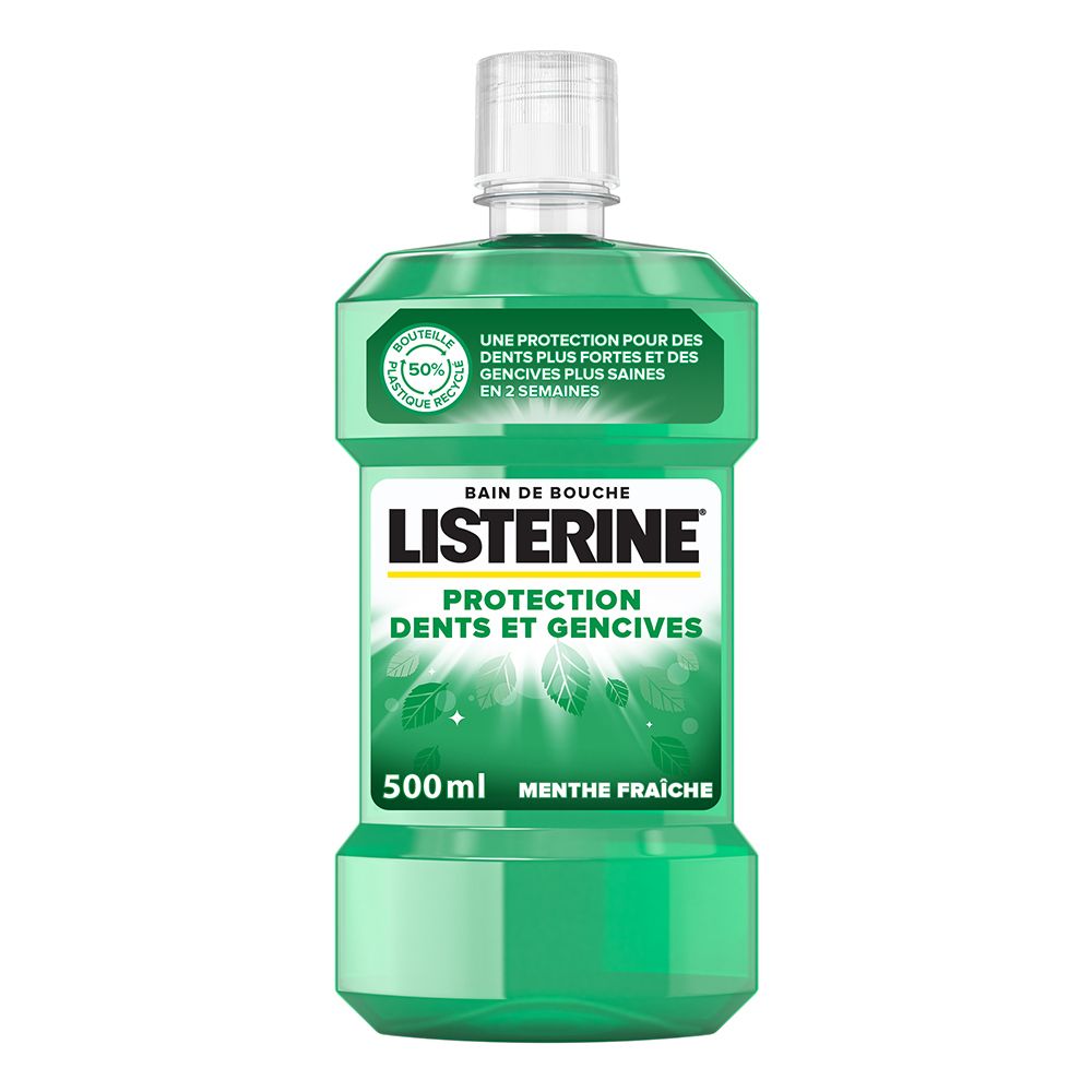 Bouteille de bain de bouche verte. Inscription: LISTERINE, Protection Dents et Gencives, Menthe Fraîche. 500 ml. Fabriqué avec du matériel recyclé.