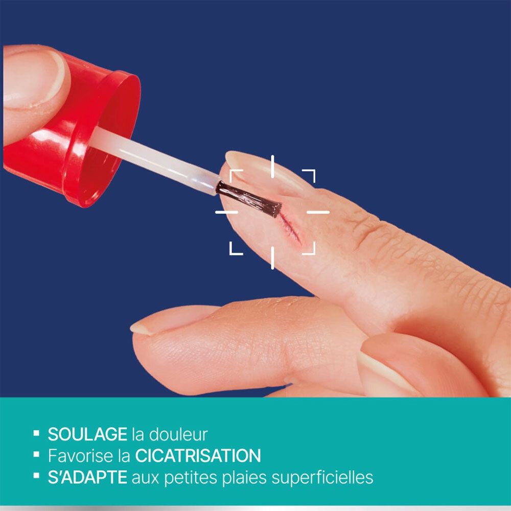 Applicateur appliquant URGO Filmogel® sur une petite coupure.