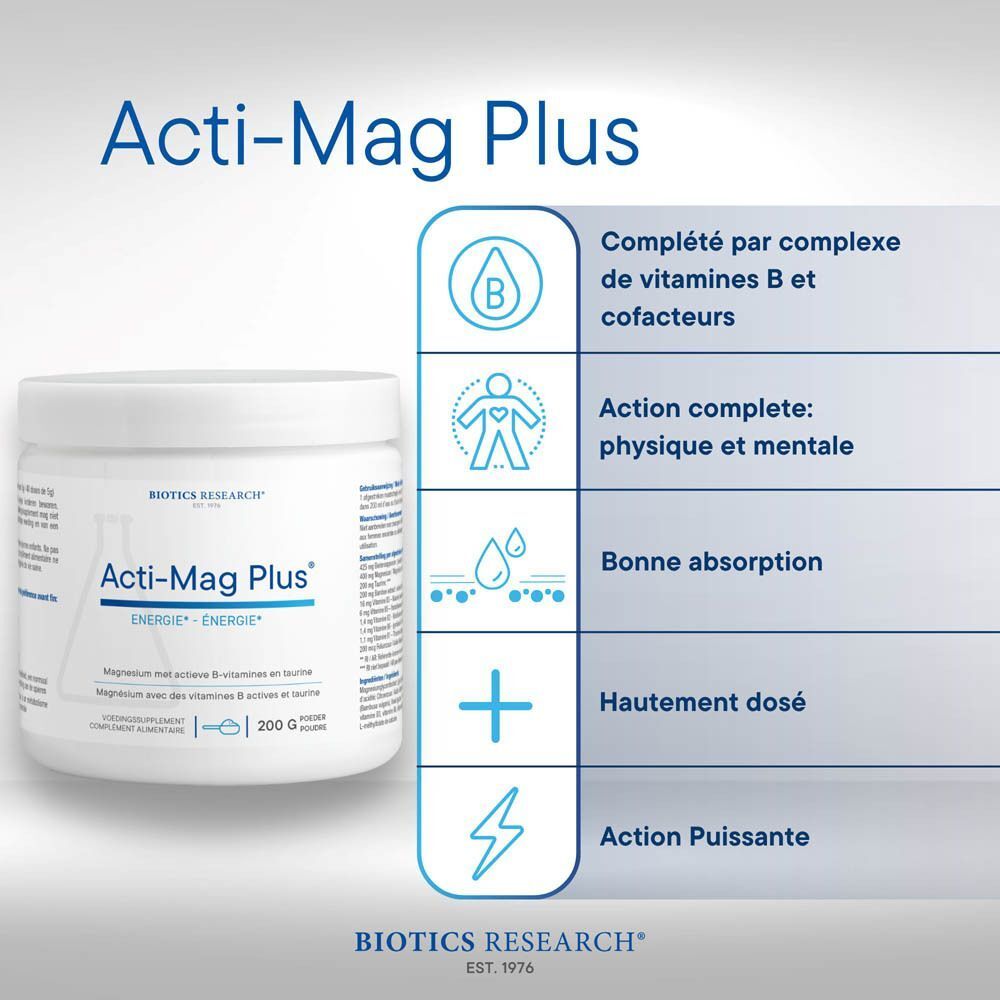 Une femme se détend sur un canapé à côté d'un contenant Biotics Acti-Mag Plus 400 mg.