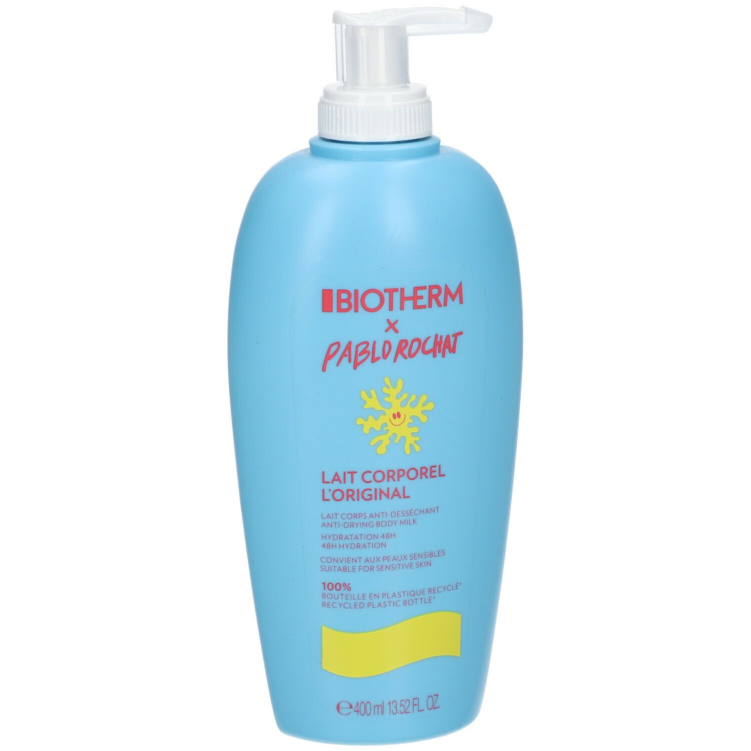 Flacon bleu clair avec pompe blanche. Inscription BIOTHERM x Pablo Rochat. Zone jaune avec texte.