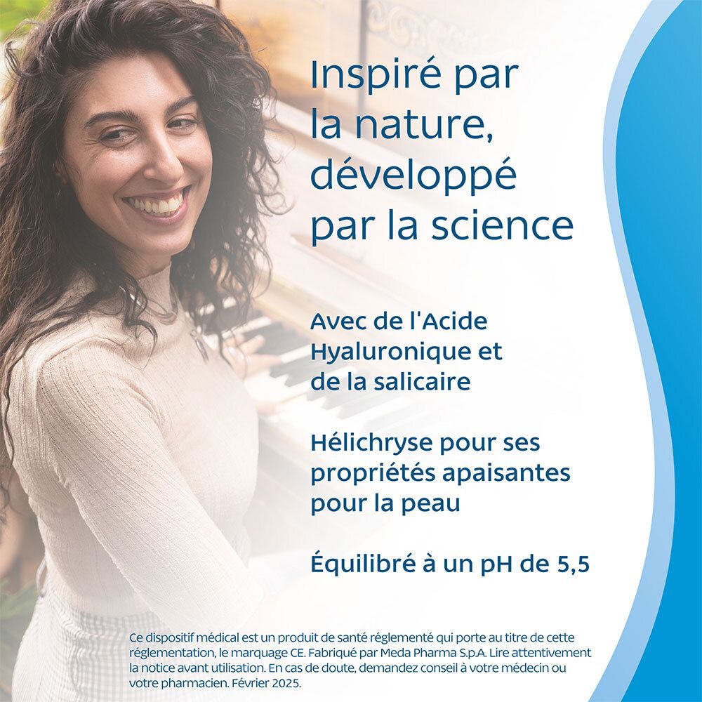 Femme souriante. Fond bleu. Texte: Inspiré par la nature, développé par la science. pH 5,5.