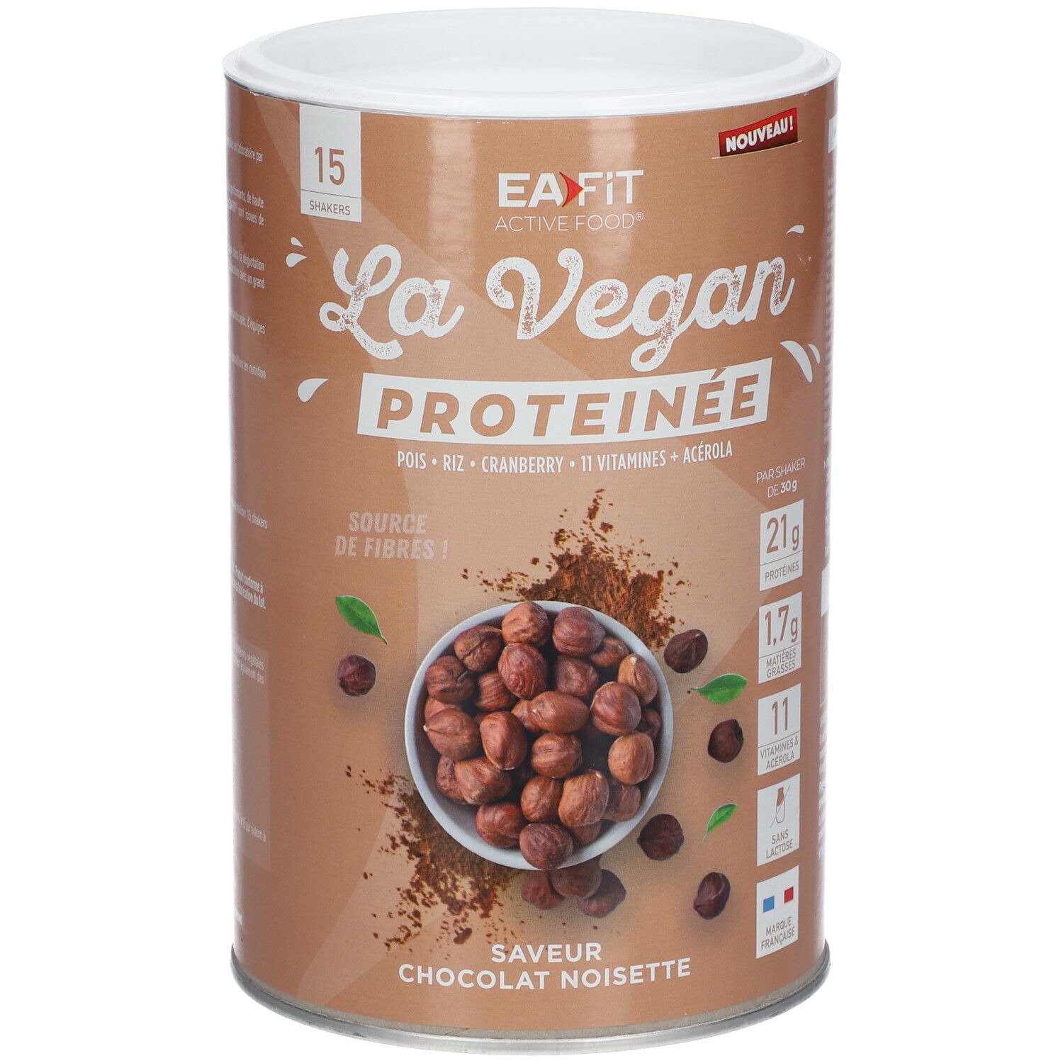 Boîte marron avec couvercle blanc. Inscription: EA-FIT La Vegan Protéinée, saveur chocolat noisette. Illustration de noisettes.