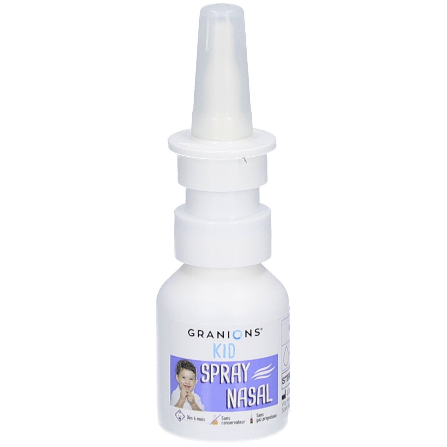 Flacon de spray nasal blanc avec embout. Étiquette avec nom du produit et image d'enfant.