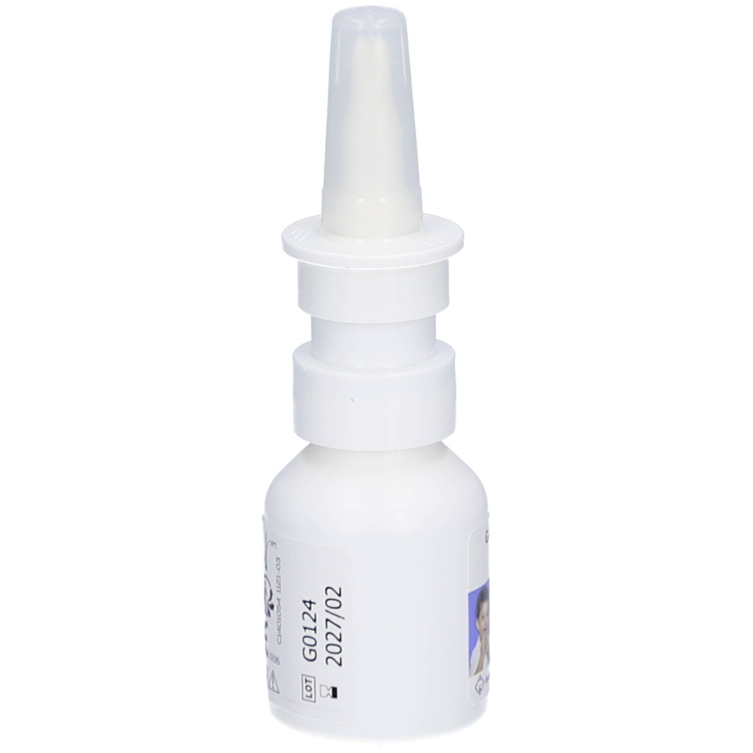 Flacon de spray nasal blanc avec embout. Étiquette avec nom du produit, image d'enfant et date de péremption 2027/02.