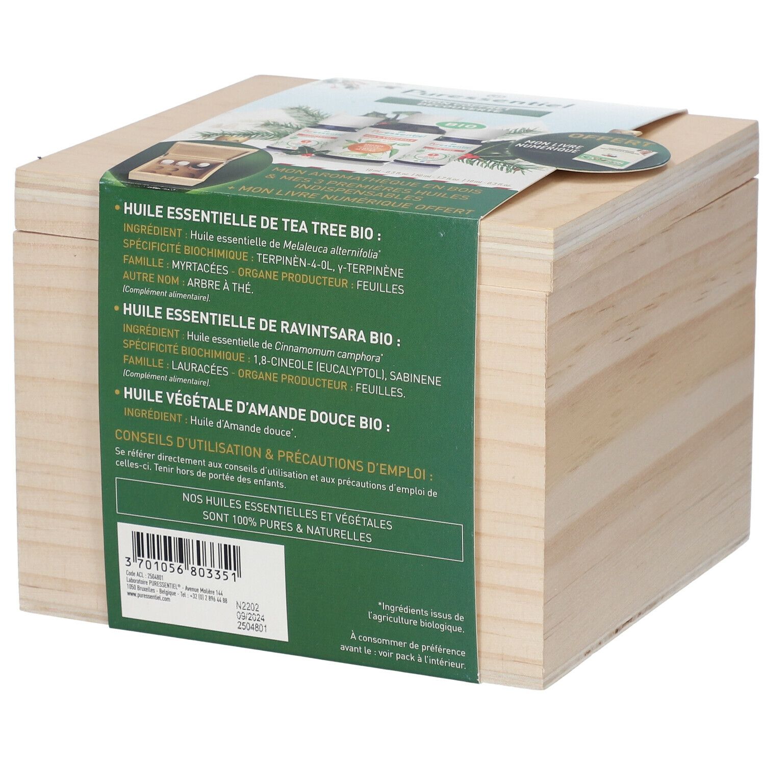 Coffret en bois avec informations produit. Inscription : "Huile essentielle de Tea Tree Bio".