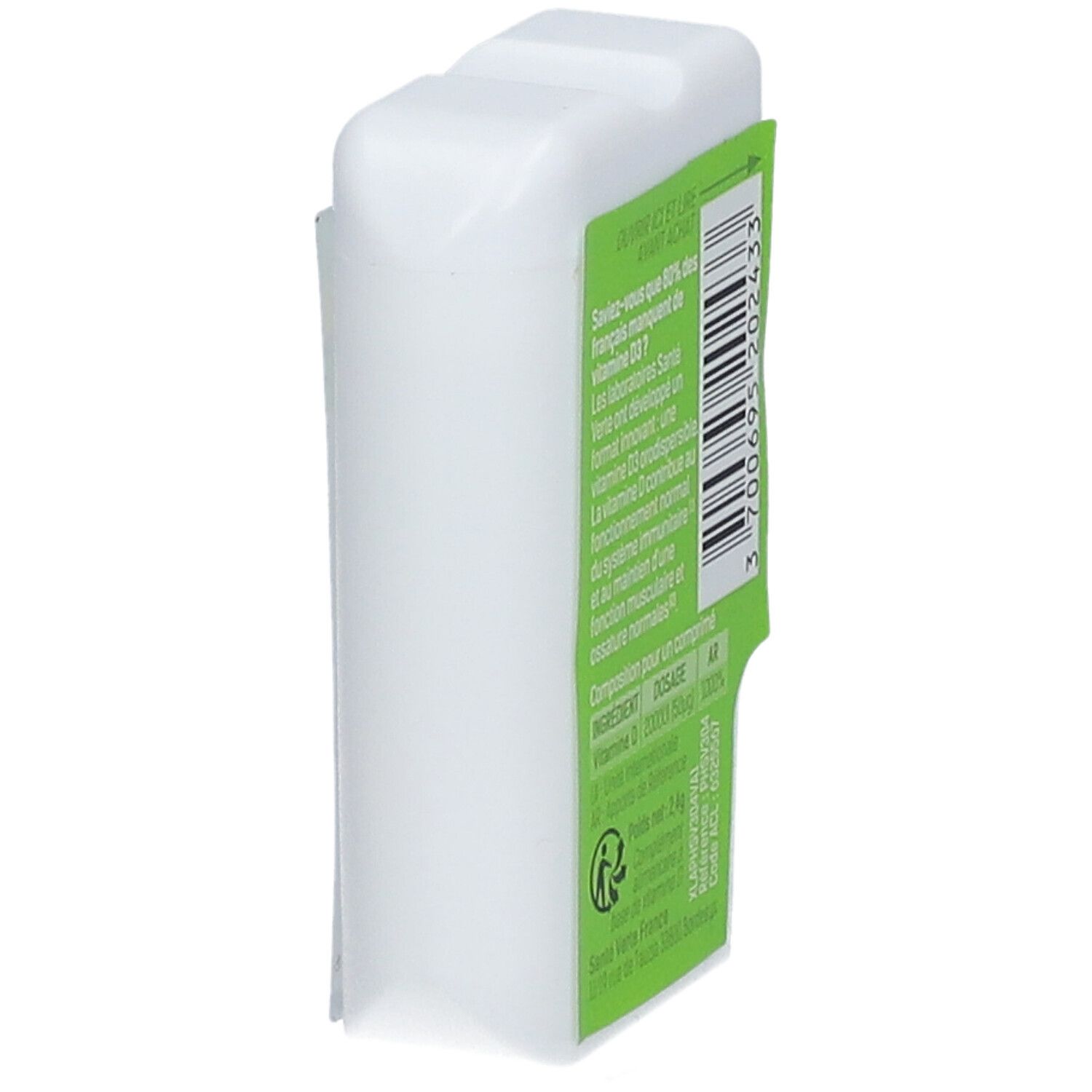 Vue latérale d'une boîte blanche rectangulaire avec étiquette verte. Texte et code-barres visibles. Contient des informations sur la vitamine D3.