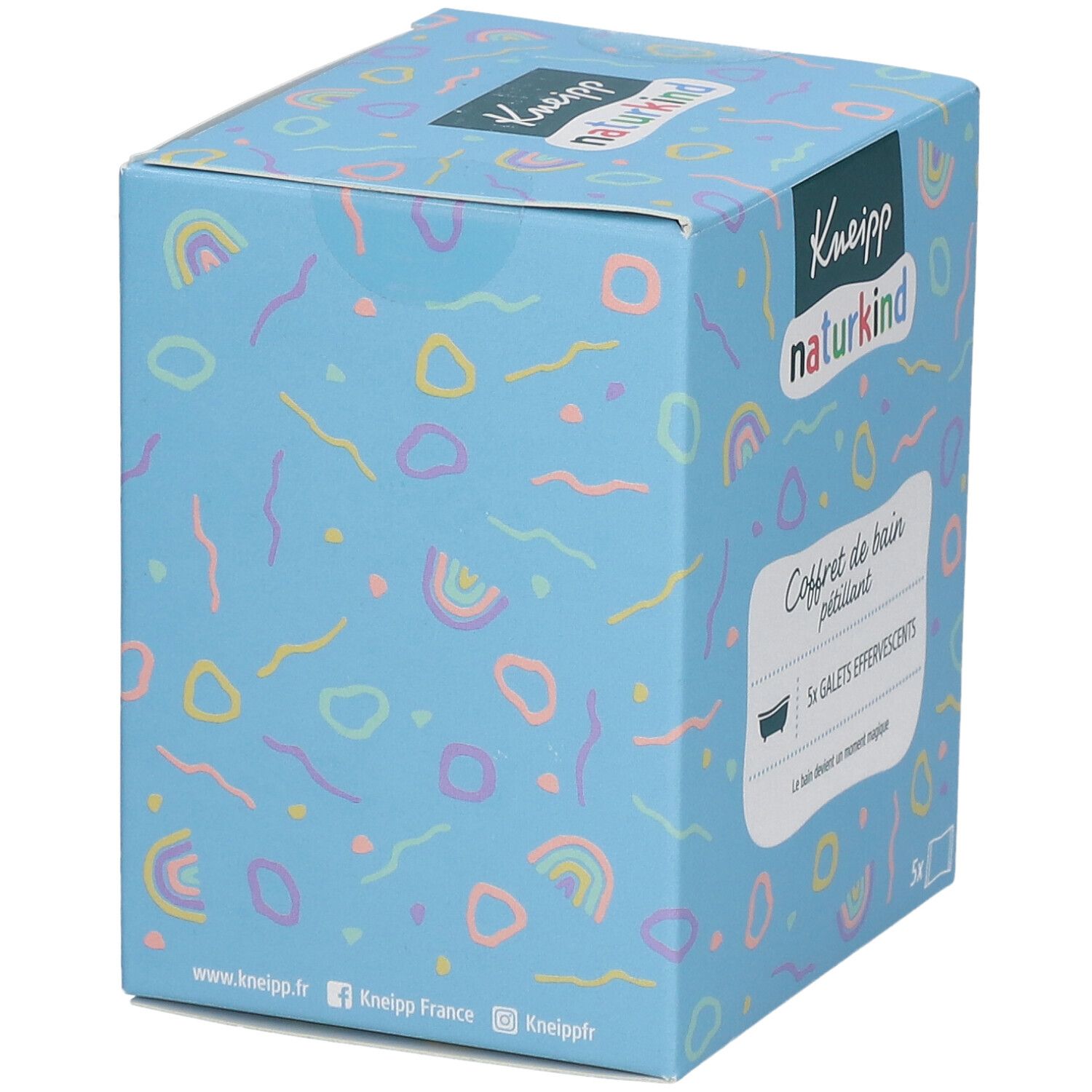 Boîte bleu clair Kneipp naturkind. Motifs et texte colorés. Contient 5 galets effervescents. Adresse web et icônes réseaux sociaux.