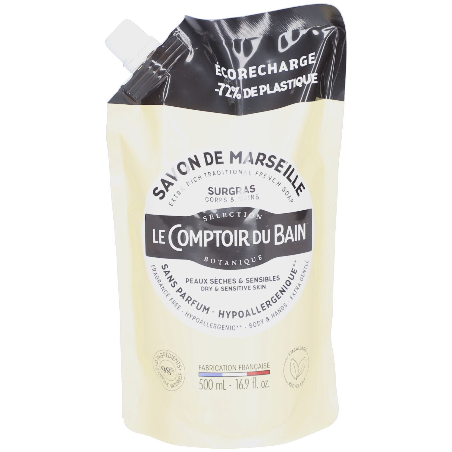 Recharge de Savon de Marseille. Marque: "Le Comptoir du Bain". Inscription: "Hypoallergenique". Contenance: 500 ml. "ÉCORECHARGE -72% DE PLASTIQUE".