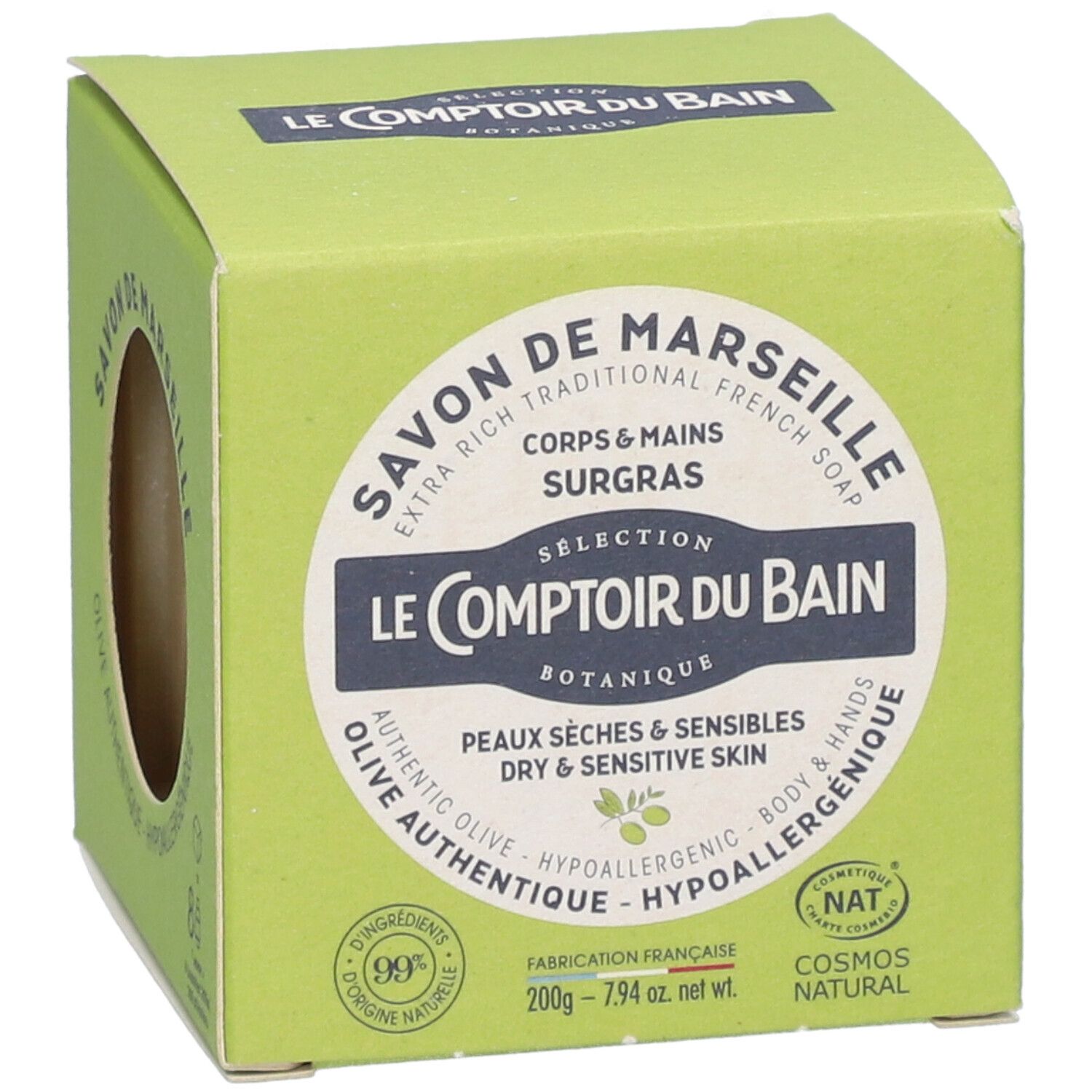 Boîte verte avec étiquette ronde. Texte: Savon de Marseille, Le Comptoir du Bain. Olive, peaux sèches. 200g.