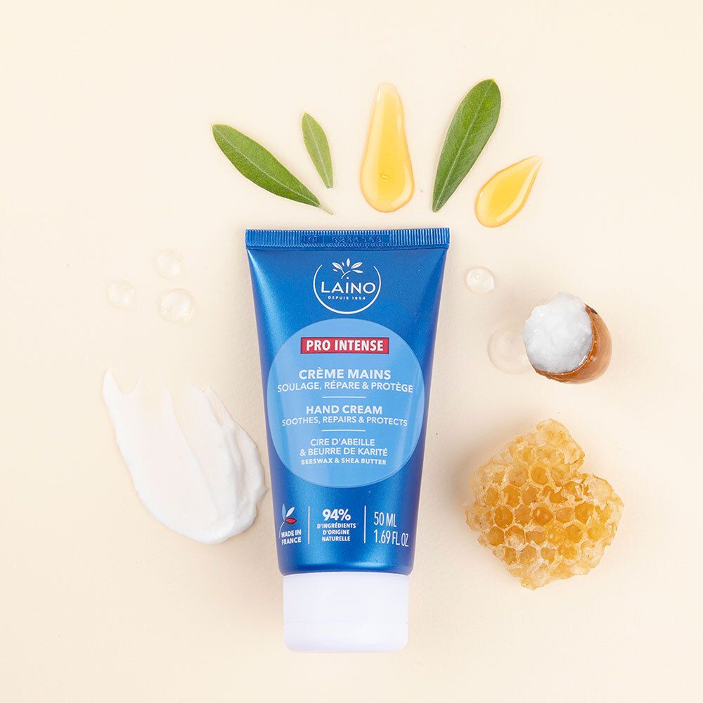 Crème mains LAINO Pro Intense avec ingrédients. Nid d'abeille, feuilles, gouttes et crème sur fond clair.
