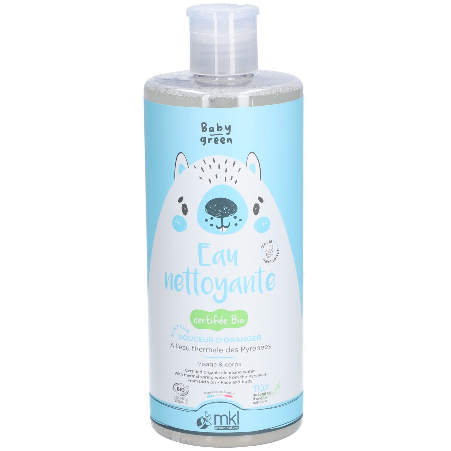 Flacon Baby Green Eau Nettoyante. Flacon bleu clair avec illustration d'ours. Texte: Eau nettoyante, certifié Bio, à l'eau thermale des Pyrénées.