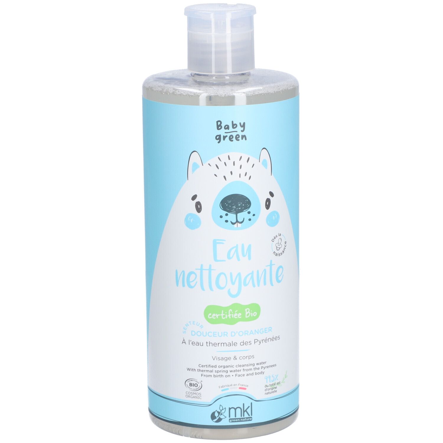 Flacon Baby Green Eau Nettoyante. Flacon bleu clair avec illustration d'ours. Texte: Eau nettoyante, certifié Bio, à l'eau thermale des Pyrénées.