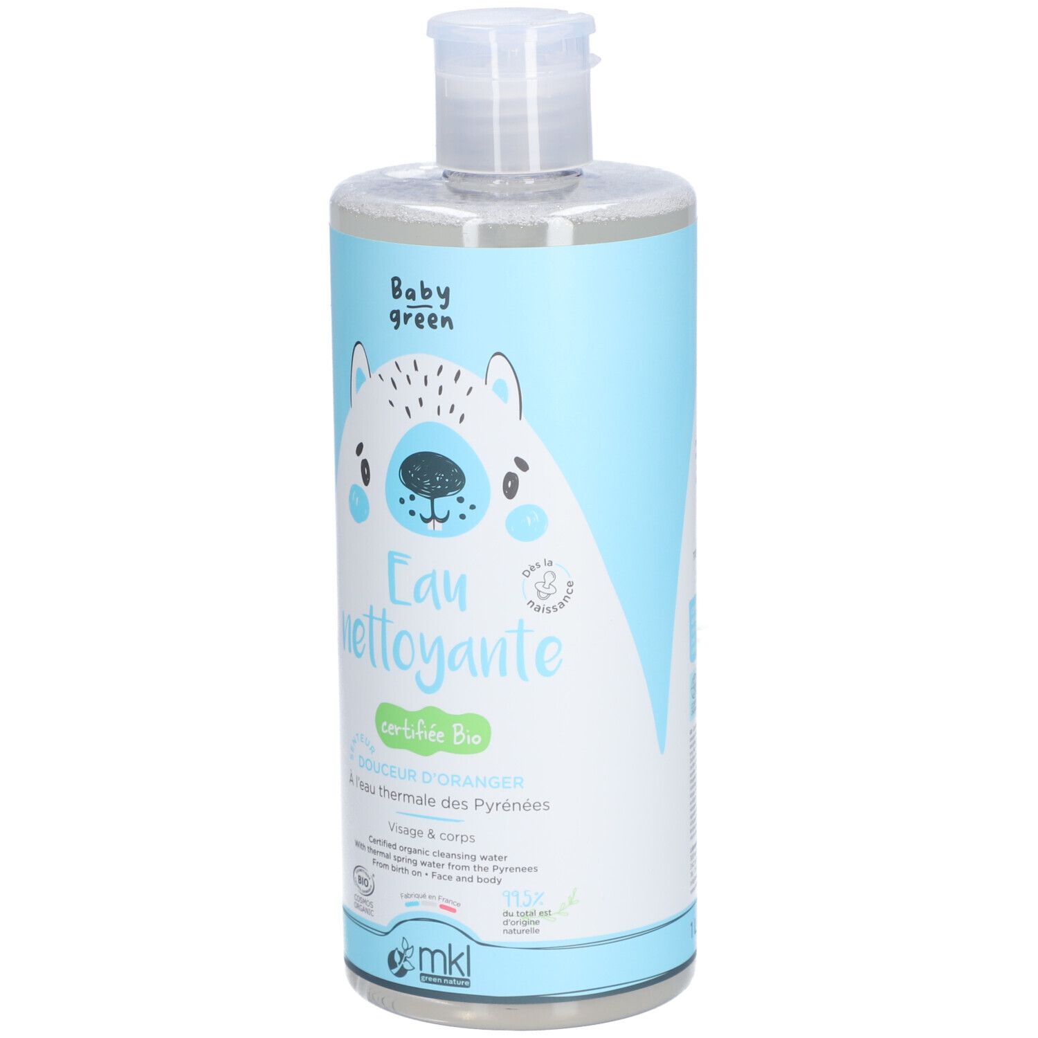 Flacon Baby Green Eau Nettoyante. Flacon bleu clair avec illustration d'ours. Texte: Eau nettoyante, certifié Bio, à l'eau thermale des Pyrénées.