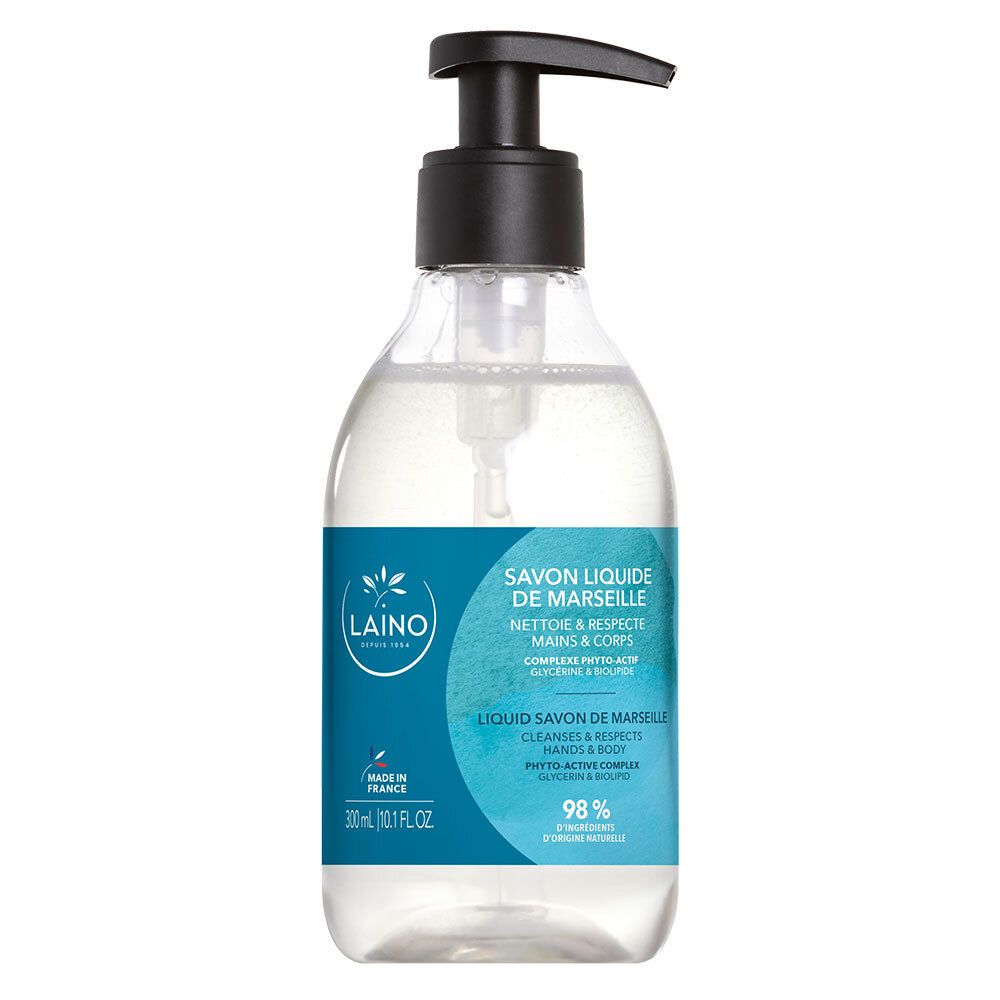 Flacon transparent avec pompe noire. Étiquette bleue avec informations produit et logo. "Savon Liquide de Marseille".