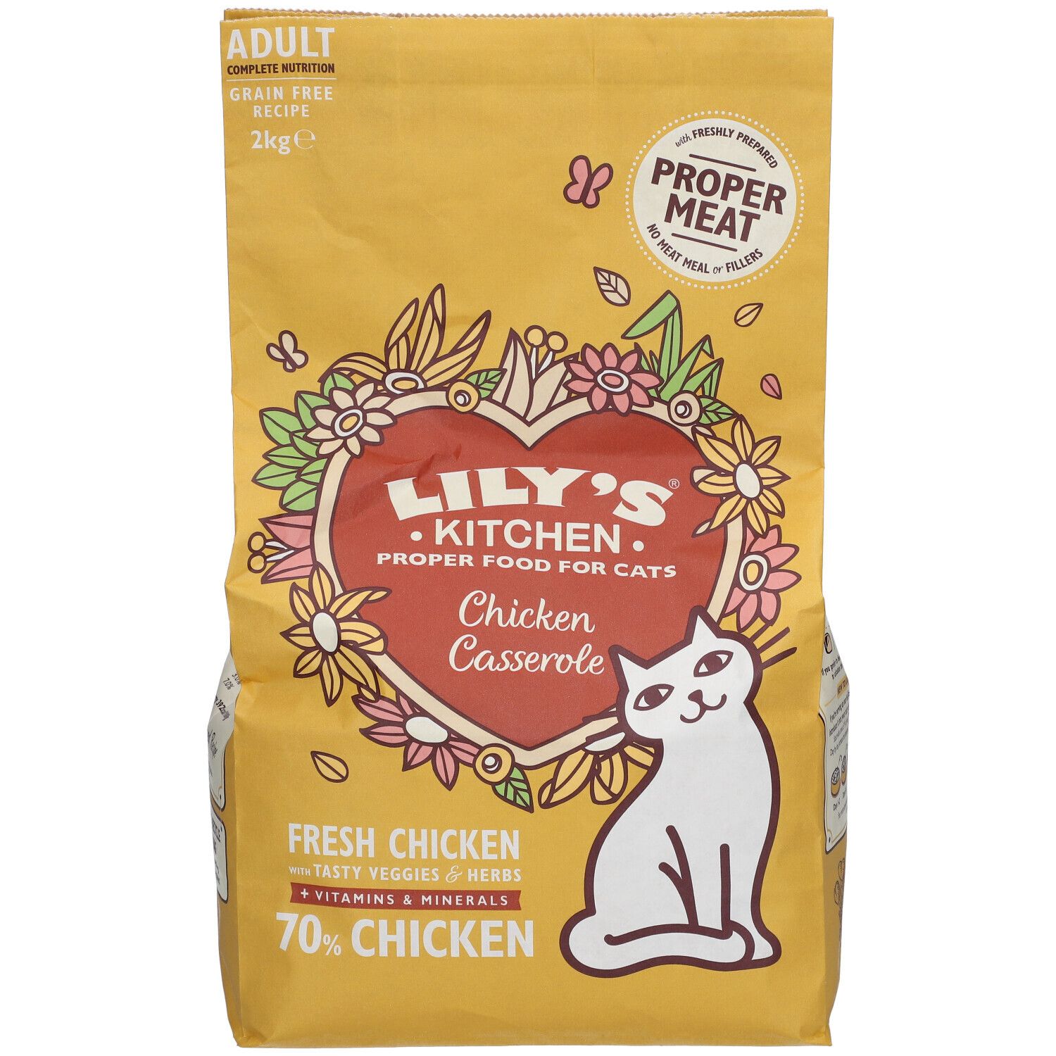 Emballage jaune de nourriture pour chats. Inscription : Lily's Kitchen, Chicken Casserole, 70% poulet, Adultes, sans céréales, 2 kg.