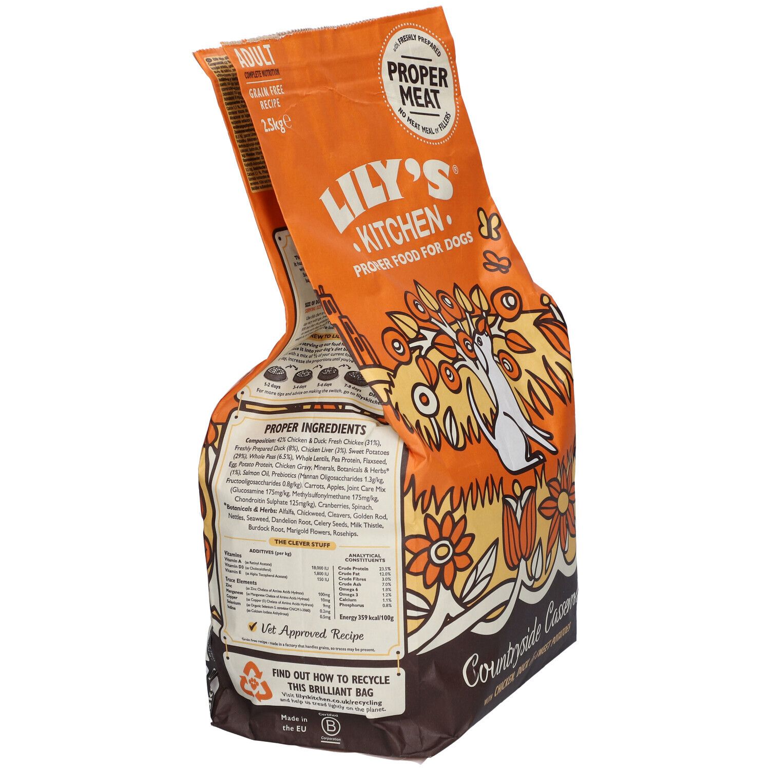 Sac orange de nourriture pour chiens, vue latérale. Inscription : Lily's Kitchen, Countryside Casserole, Adult, 2.5kg. Liste des ingrédients.