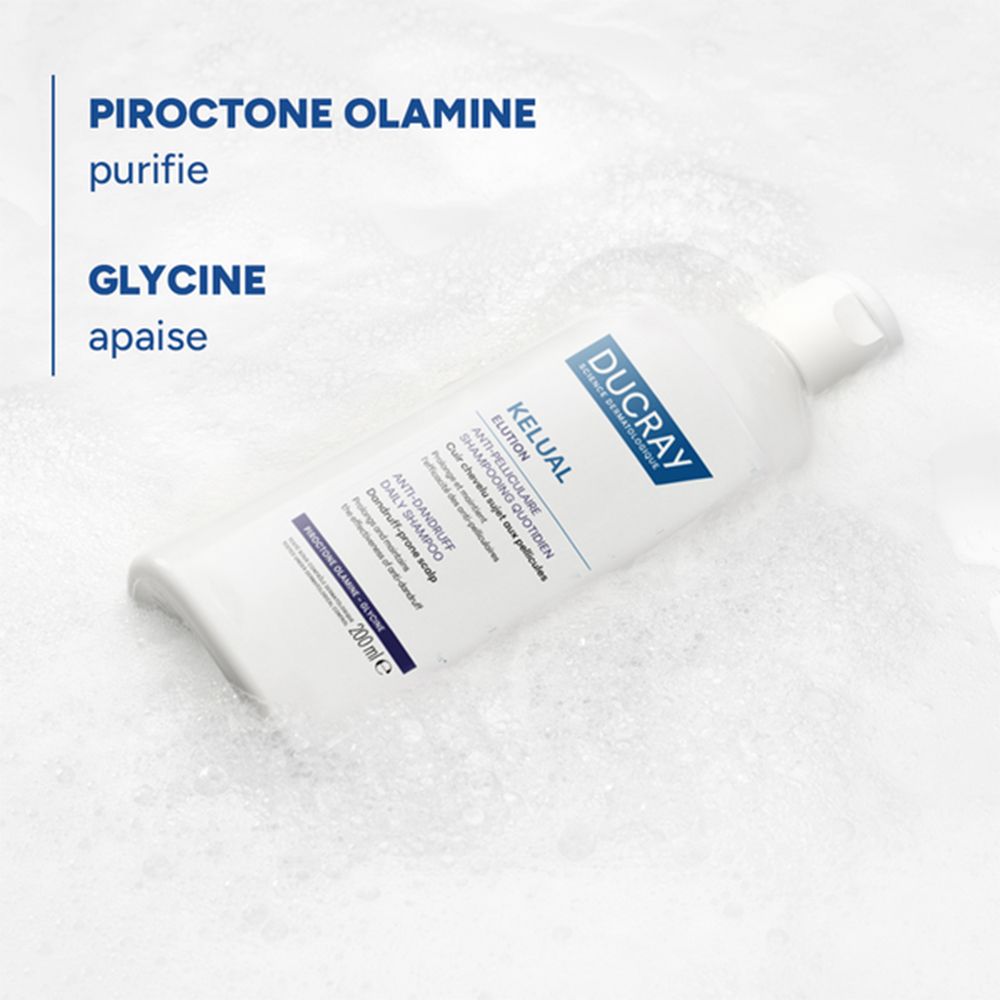Flacon blanc avec étiquette bleue dans des bulles de savon. Texte: Piroctone Olamine, Glycine. DUCRAY KELUAL ELUTION, 200 ml.