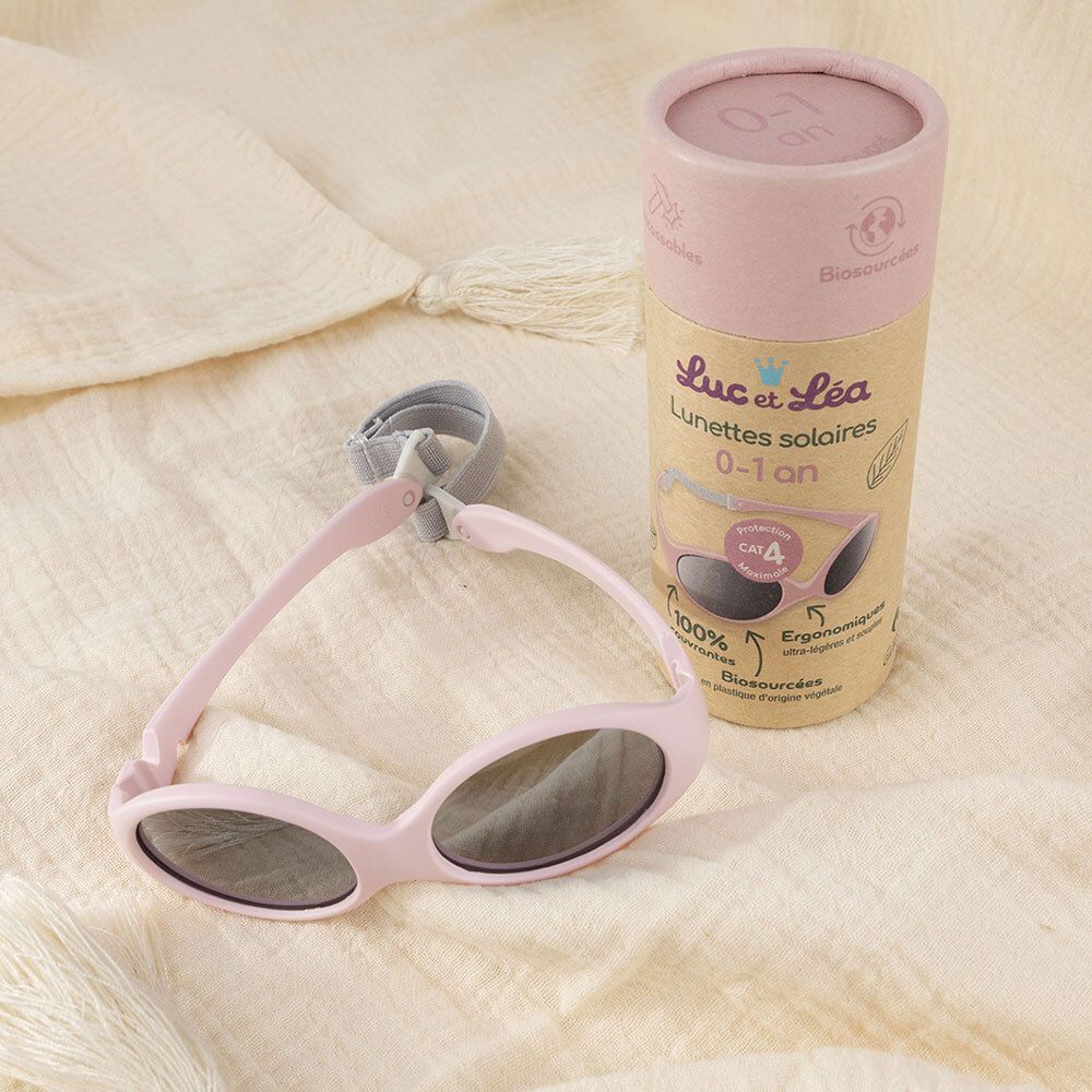 Lunettes de soleil bébé roses, emballage et bandeau. Inscription : Luc & Léa, 0-1 an, CAT 4.