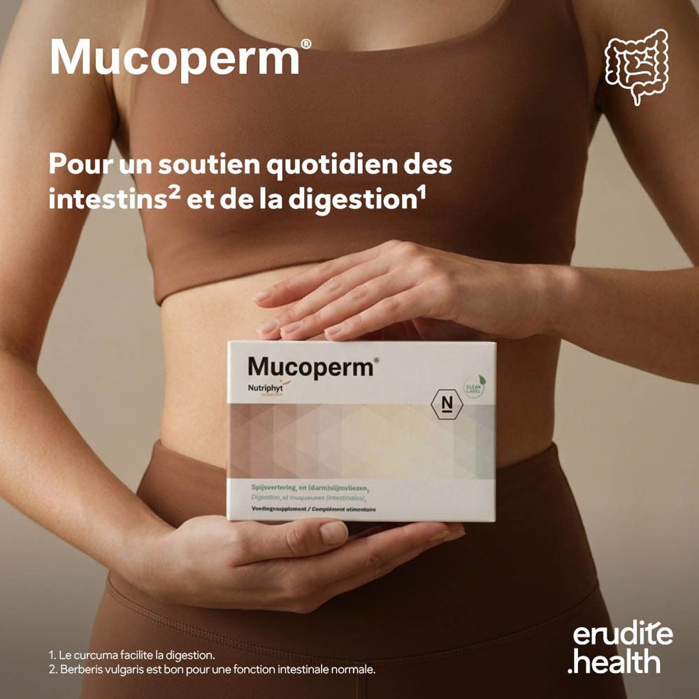 Une femme tient une boîte de Mucoperm® Nutriphyt pour le soutien des intestins et de la digestion.