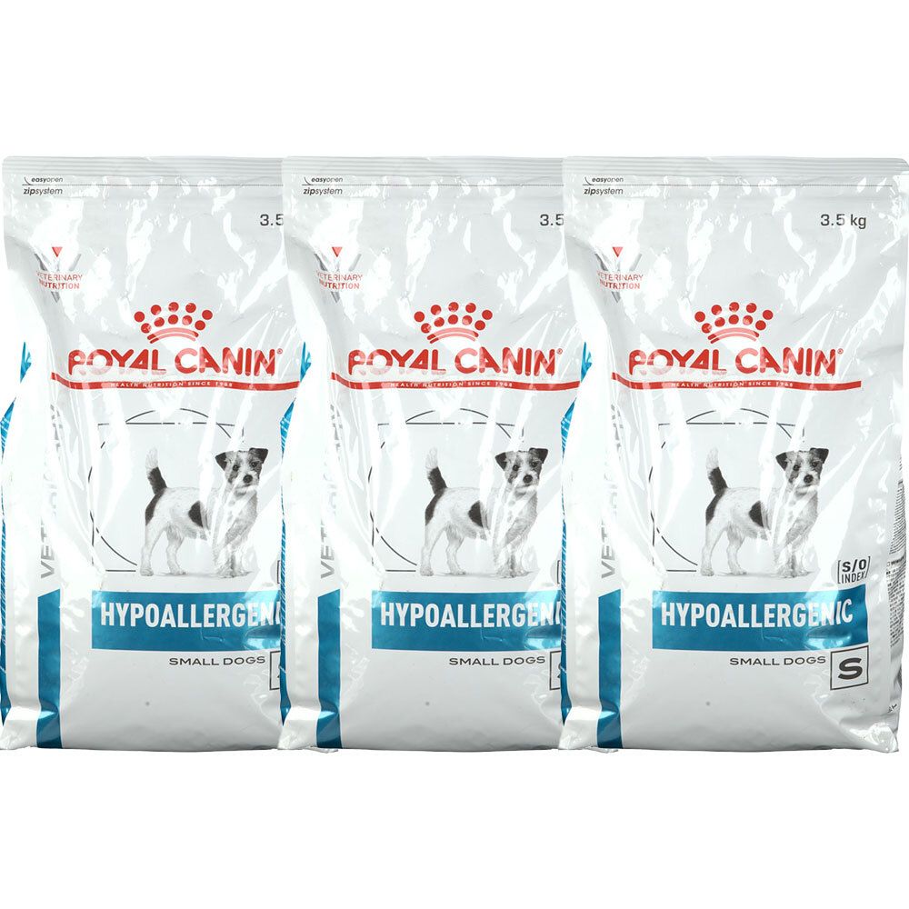 Trois sacs de nourriture pour chiens ROYAL CANIN® HYPOALLERGENIC. Inscription : logo, chien, « HYPOALLERGENIC SMALL DOGS ». Poids : 3,5 kg.