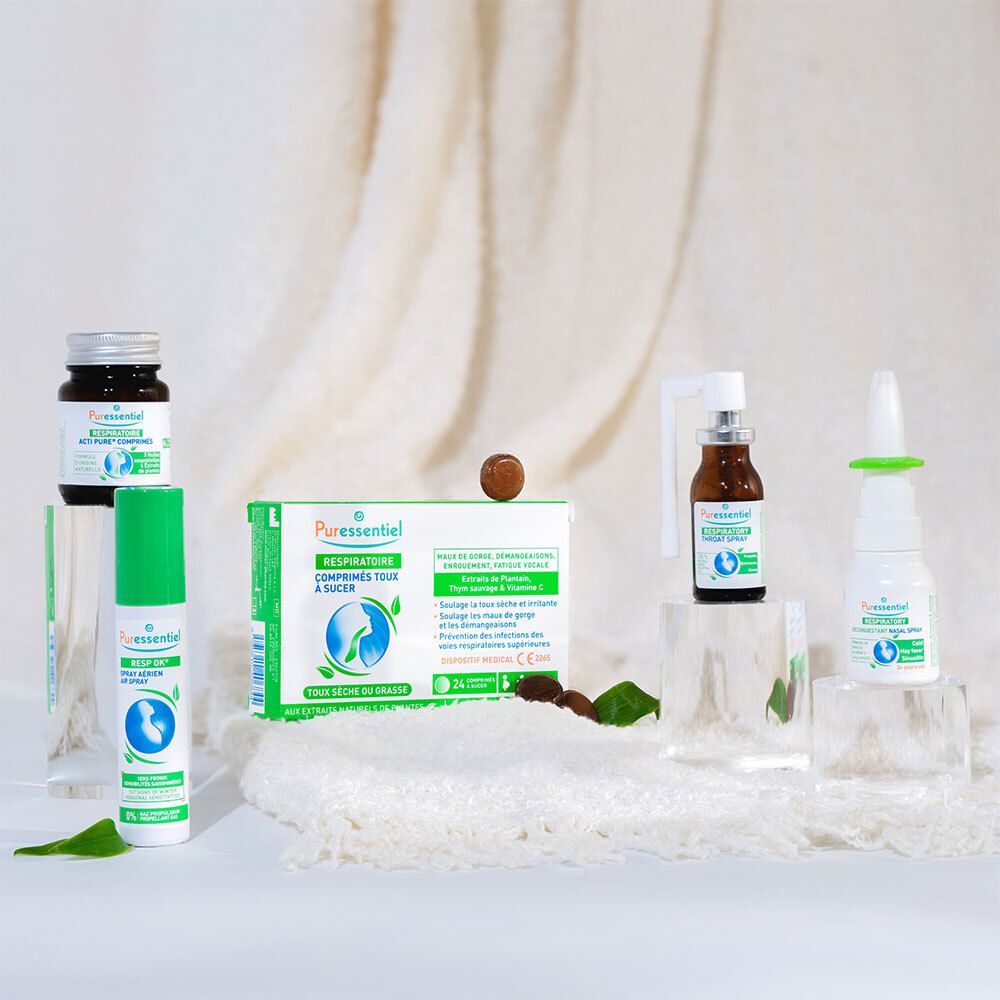 Divers produits PURESSENTIEL. Flacons, sprays et boîtes. Inscription : Respiratoire Acti Pure®.