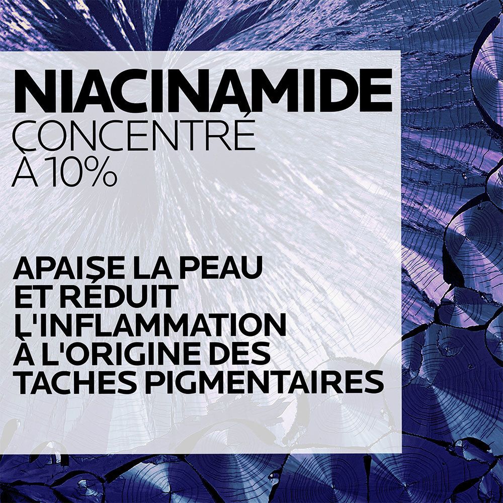 Texte sur fond bleu : Niacinamide Concentré à 10%. Apaise la peau et réduit l'inflammation.