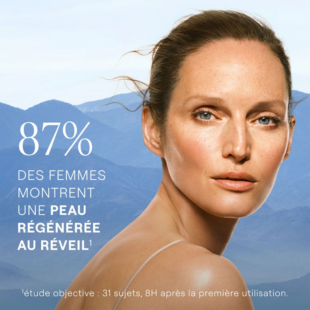 Portrait d'une femme au teint clair. Texte : 87% des femmes montrent une peau régénérée au réveil.