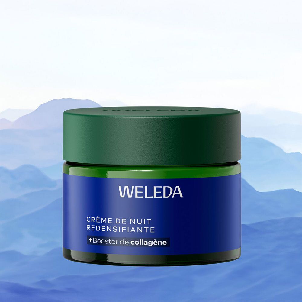 Pot de crème bleu foncé avec couvercle vert. Inscription WELEDA et Crème de Nuit Redensifiante. Fond : montagnes.
