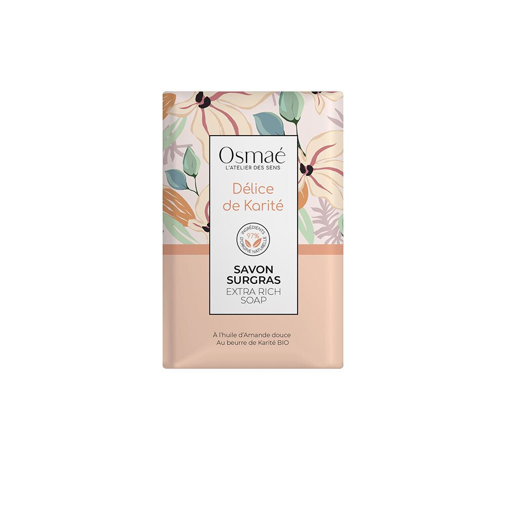Savon emballé rectangulaire. Marque Osmaé, 'Délice de Karité'. Design floral rose et blanc. 'Savon Surgras'.
