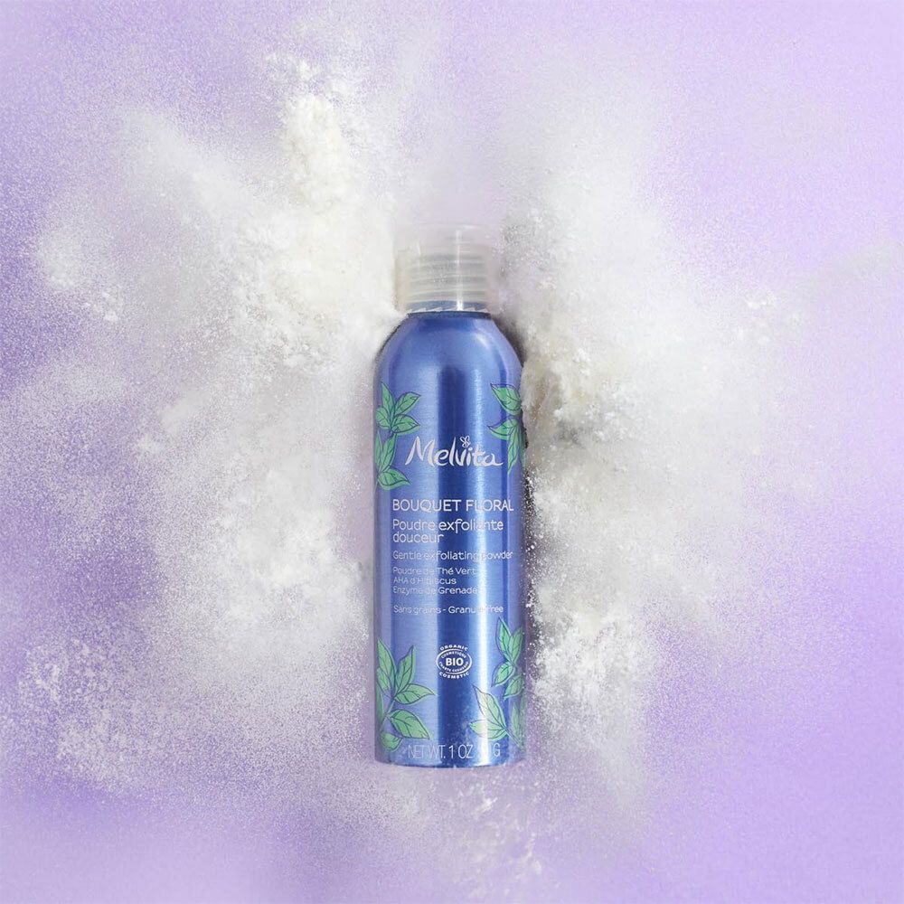 Poudre exfoliante Melvita: Flacon bleu à feuilles vertes, bouchon blanc. 30g.