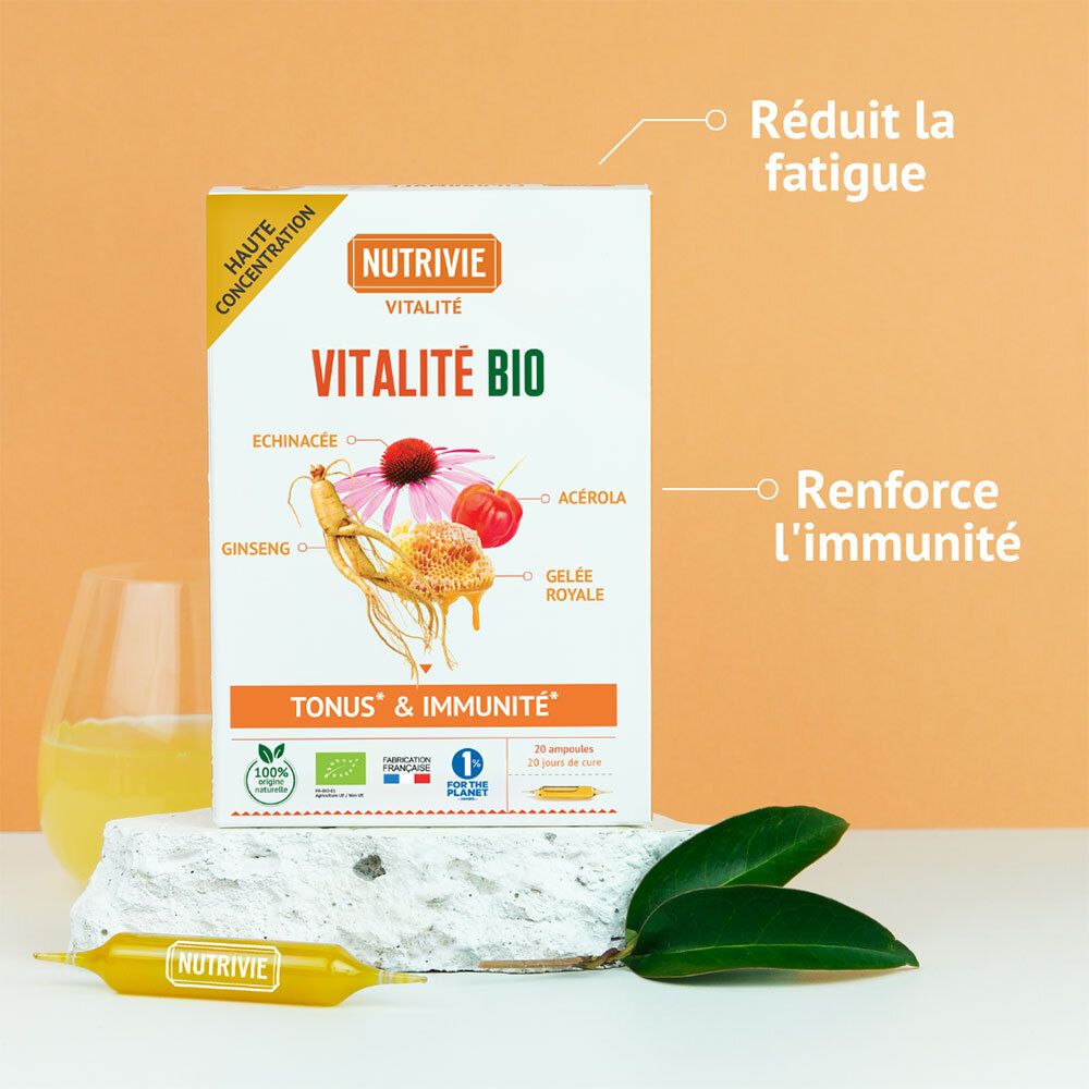 Boîte Nutrivie Vitalité Bio avec ampoule, verre et feuilles. Texte : "Réduit la fatigue".