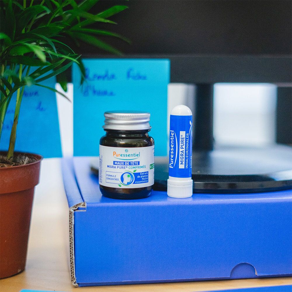 Inhalateur et comprimés. PURESSENTIEL MIGRAPURE. Sur une boîte bleue.