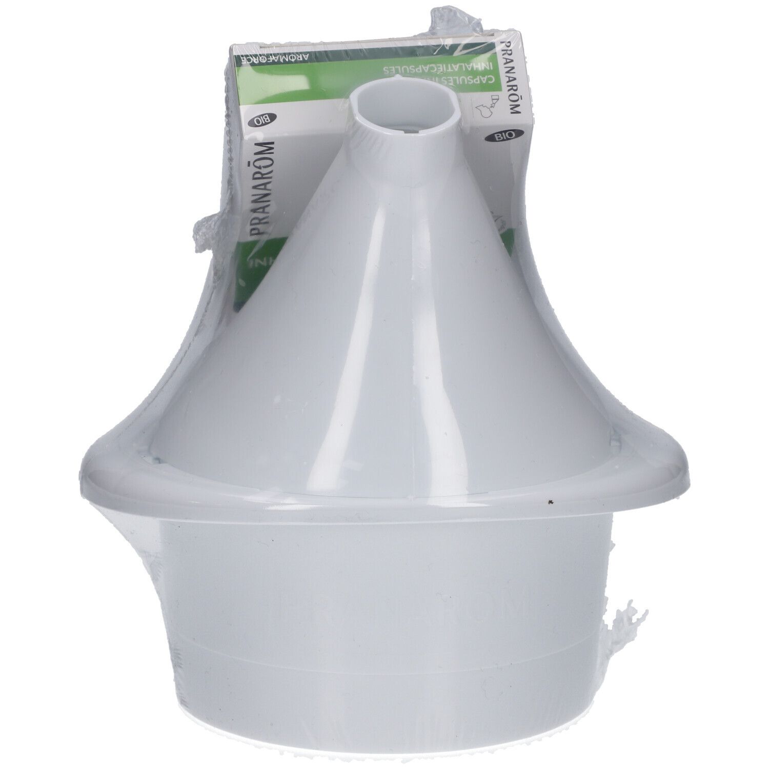 Inhalateur blanc de forme conique. Une ouverture en haut. Boîte de capsules en arrière-plan. Inscription : Pranarôm.