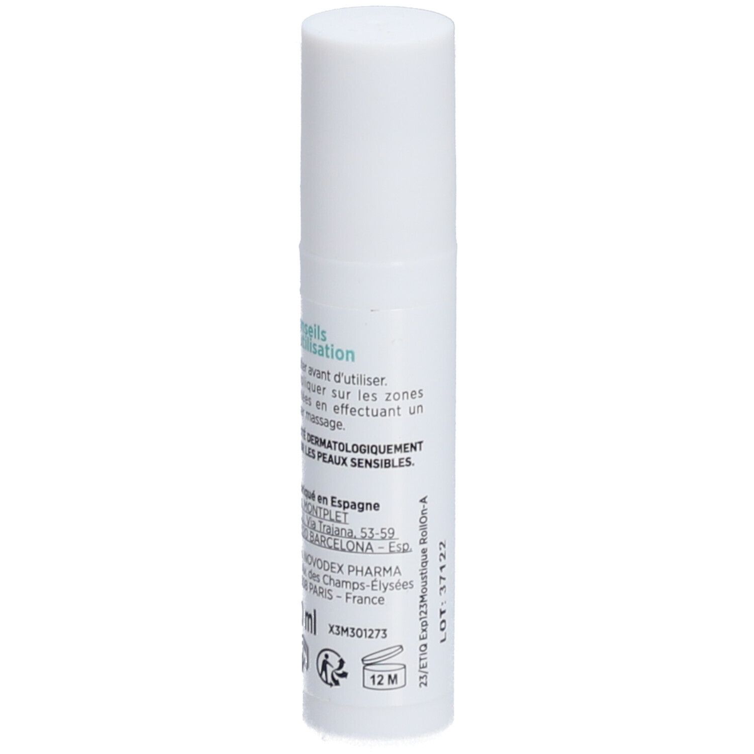 Roll-on blanc. Texte sur l'étiquette: 'Testé dermatologiquement pour peaux sensibles'.