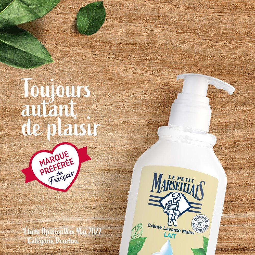 Flacon sur bois. Texte: Toujours autant de plaisir. Marque préférée des Français.