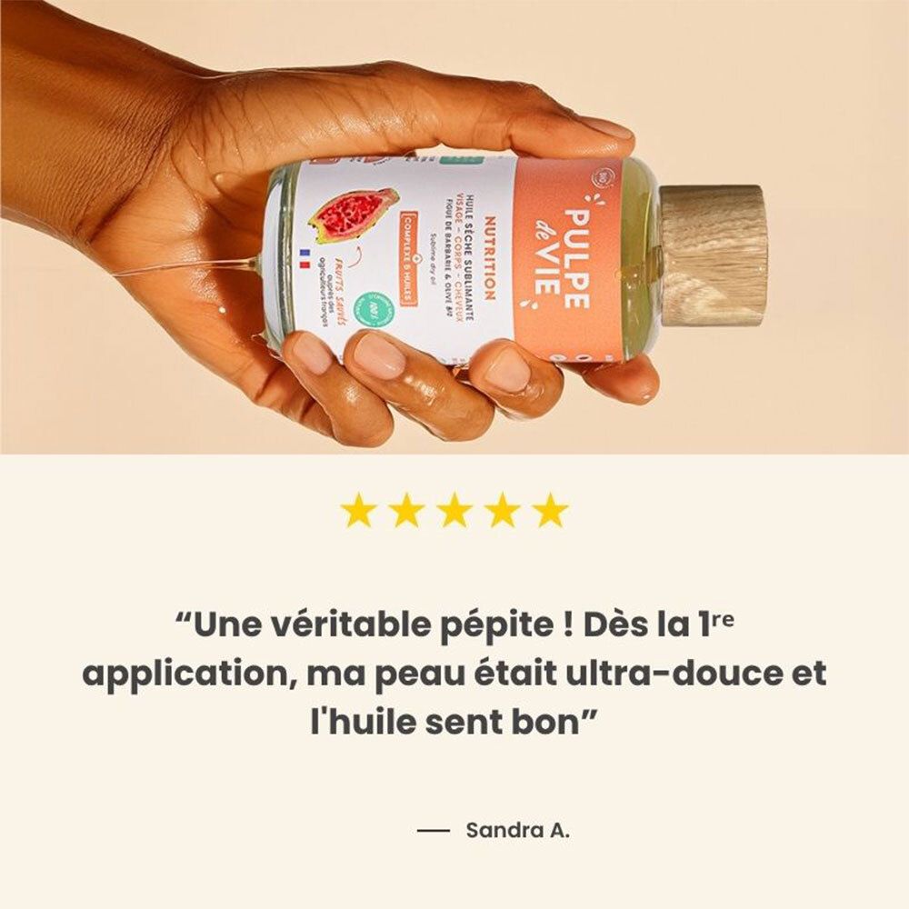 Main tenant un flacon d'huile. Étoiles et citation. Étiquette du produit avec logo et texte. Couleur de fond claire.